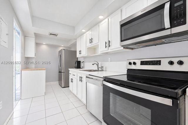 18021 Biscayne Blvd 1102, Aventura, FL 33160