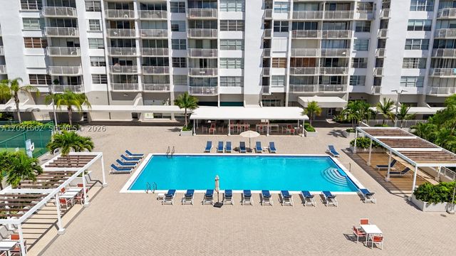 18021 Biscayne Blvd 1102, Aventura, FL 33160