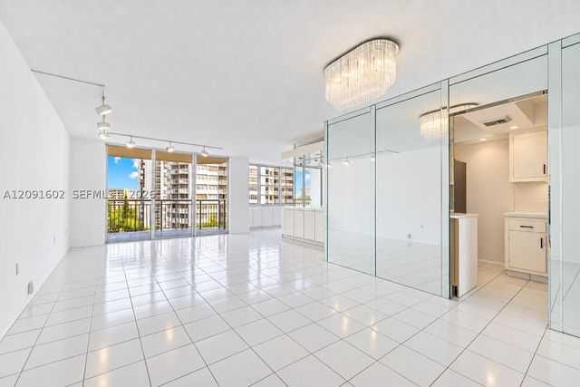 18021 Biscayne Blvd 1102, Aventura, FL 33160