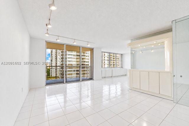 18021 Biscayne Blvd 1102, Aventura, FL 33160