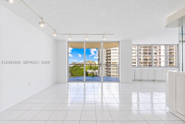 18021 Biscayne Blvd 1102, Aventura, FL 33160