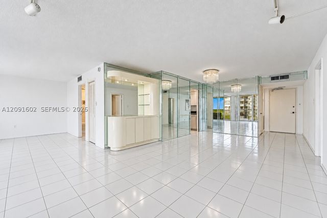 18021 Biscayne Blvd 1102, Aventura, FL 33160