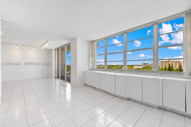 18021 Biscayne Blvd 1102, Aventura, FL 33160