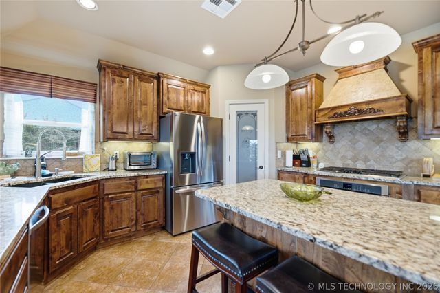 6877 S 304th East Avenue, Broken Arrow, OK 74014