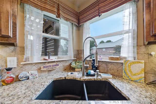 6877 S 304th East Avenue, Broken Arrow, OK 74014