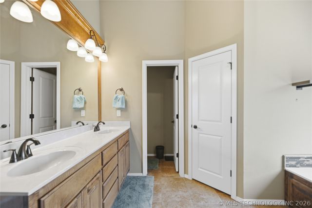 6877 S 304th East Avenue, Broken Arrow, OK 74014