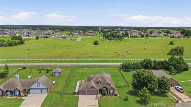 6877 S 304th East Avenue, Broken Arrow, OK 74014