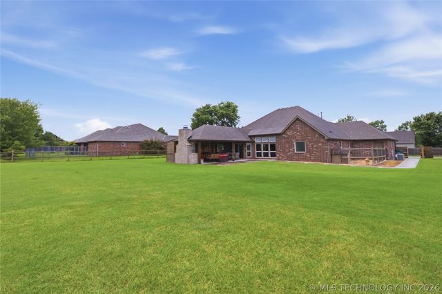 6877 S 304th East Avenue, Broken Arrow, OK 74014