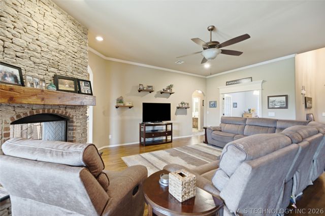 6877 S 304th East Avenue, Broken Arrow, OK 74014