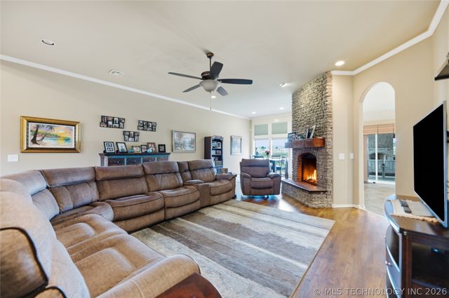 6877 S 304th East Avenue, Broken Arrow, OK 74014