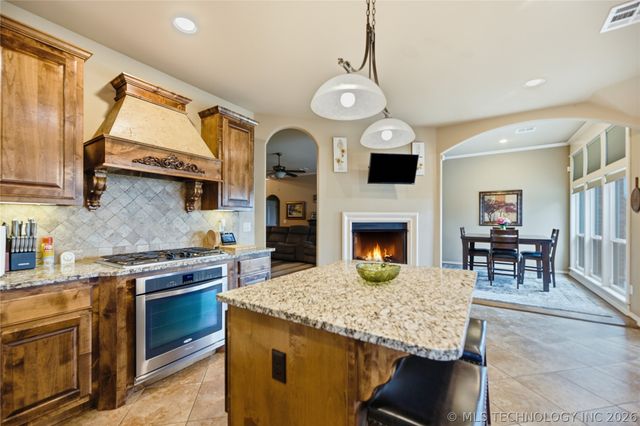 6877 S 304th East Avenue, Broken Arrow, OK 74014