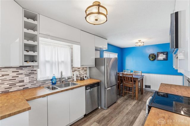 516 Oakview Drive, Dayton, OH 45429