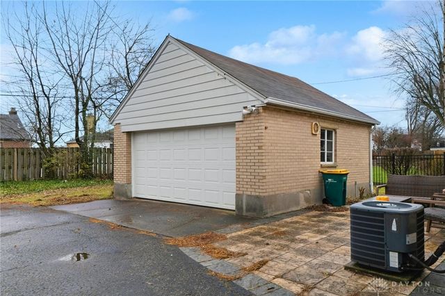 516 Oakview Drive, Dayton, OH 45429