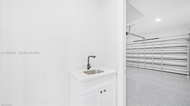 840 GUINNE LN, Lehigh Acres, FL 33974