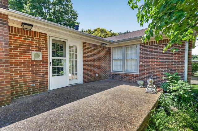 127 Sherry Cir, Gallatin, TN 37066