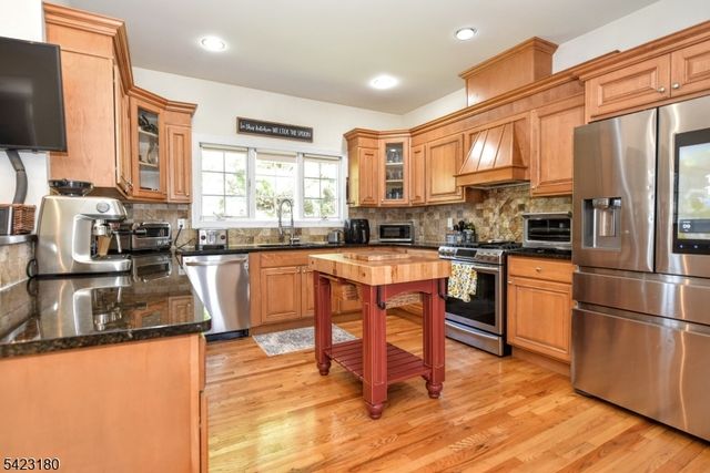 1 Kingsland Rd, Montville Twp., NJ 07005