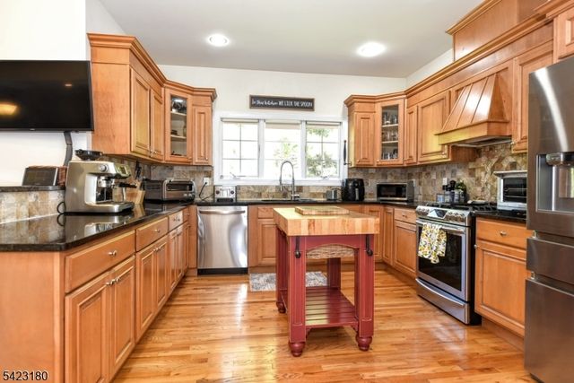 1 Kingsland Rd, Montville Twp., NJ 07005