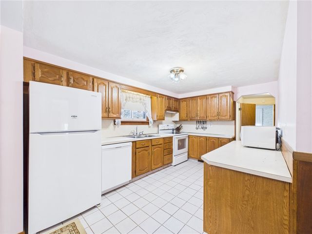 985 Cedar Swamp Road, Warwick, RI 02886