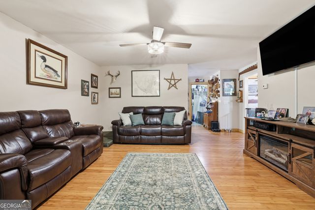 10 Florida Avenue, Clayton, GA 30525