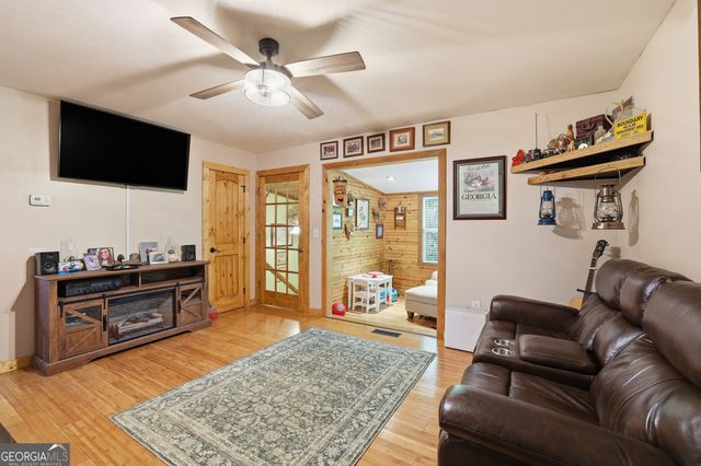 10 Florida Avenue, Clayton, GA 30525