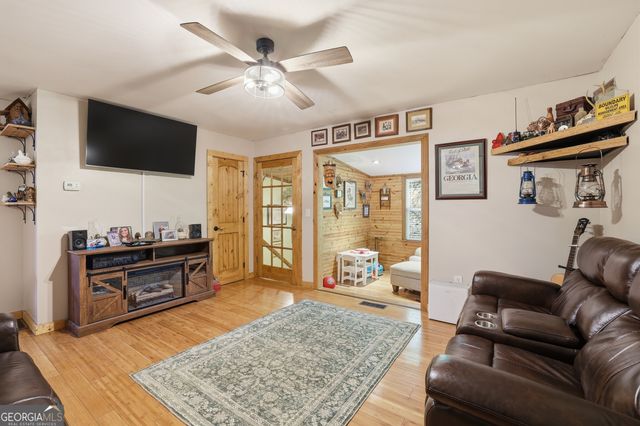 10 Florida Avenue, Clayton, GA 30525