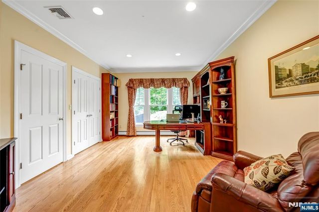 345 Steinhauser Lane, Wyckoff, NJ 07481