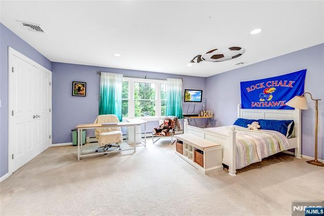 345 Steinhauser Lane, Wyckoff, NJ 07481