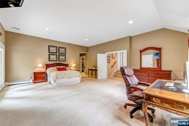 345 Steinhauser Lane, Wyckoff, NJ 07481