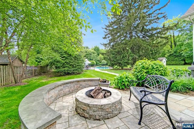 345 Steinhauser Lane, Wyckoff, NJ 07481