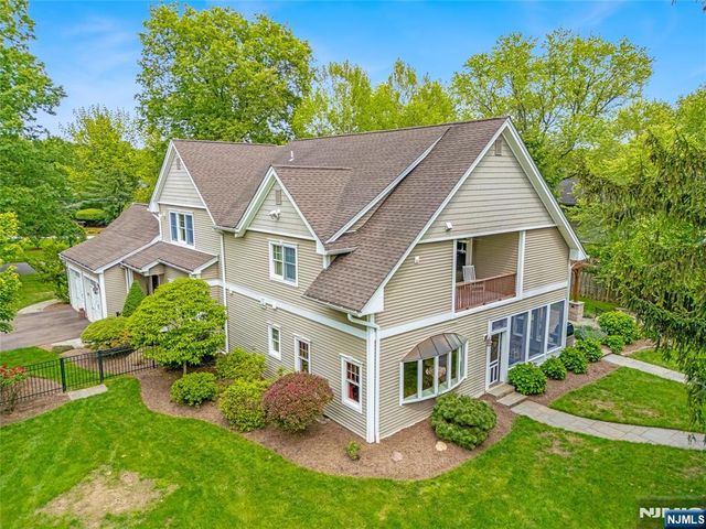345 Steinhauser Lane, Wyckoff, NJ 07481