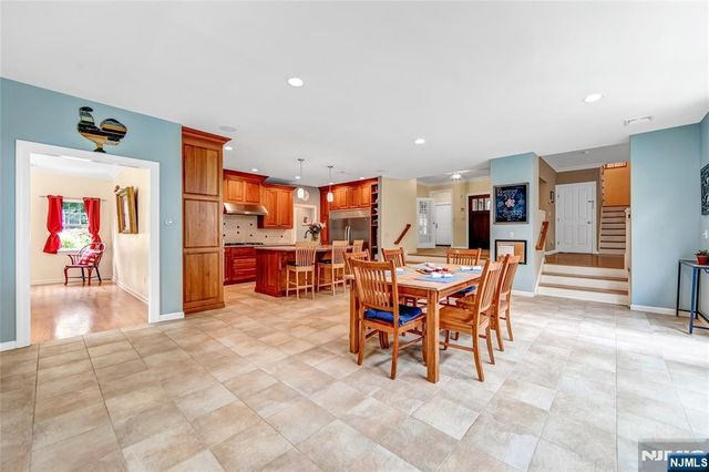 345 Steinhauser Lane, Wyckoff, NJ 07481