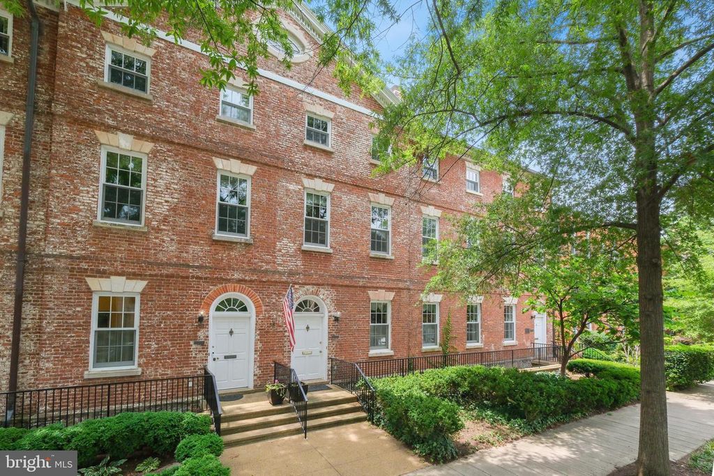 1317 4TH ST SW, Washington, DC 20024