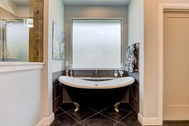15404 Kestral Park Court, Edmond, OK 73013