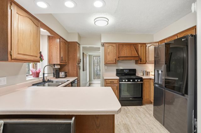 9610 N 250 E, Wheatfield, IN 46392