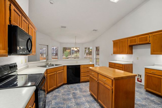 8902 Enchanted Park, Boerne, TX 78015