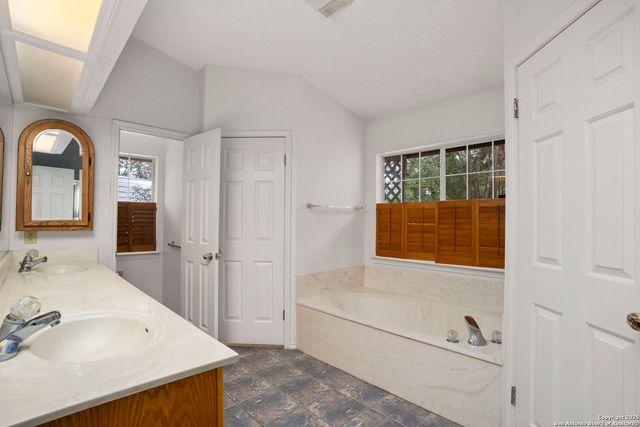 8902 Enchanted Park, Boerne, TX 78015