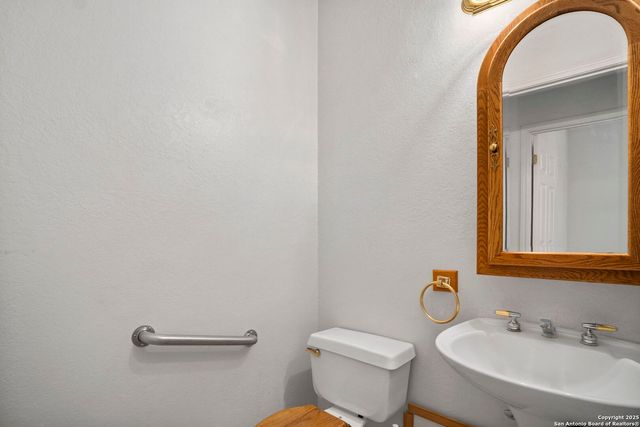 8902 Enchanted Park, Boerne, TX 78015