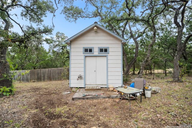 8902 Enchanted Park, Boerne, TX 78015