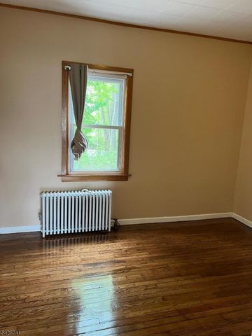 11 Griggs Pl, Manville Boro, NJ 08835