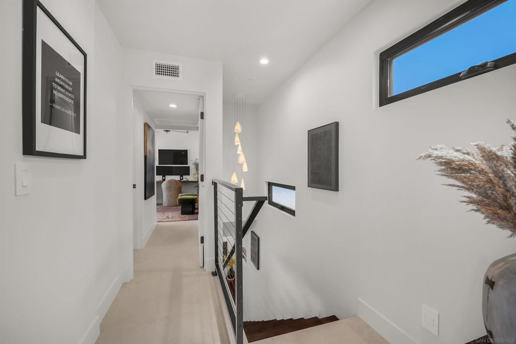 Image 10 of property listing at 3865 Ocean Front Walk, San Diego, CA 92109