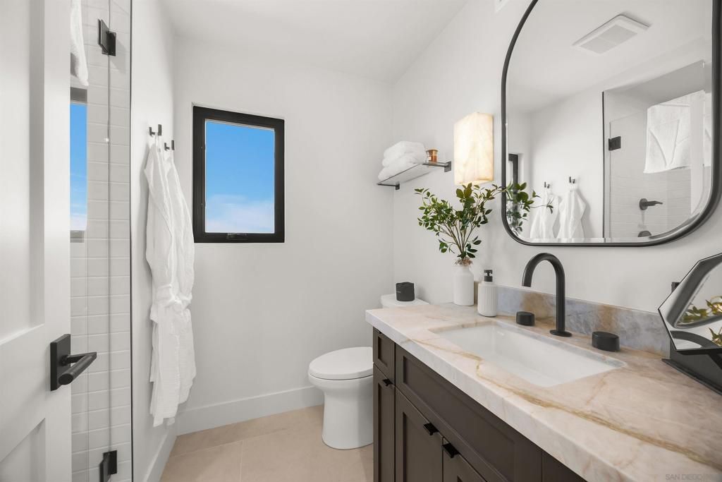 Image 12 of property listing at 3865 Ocean Front Walk, San Diego, CA 92109