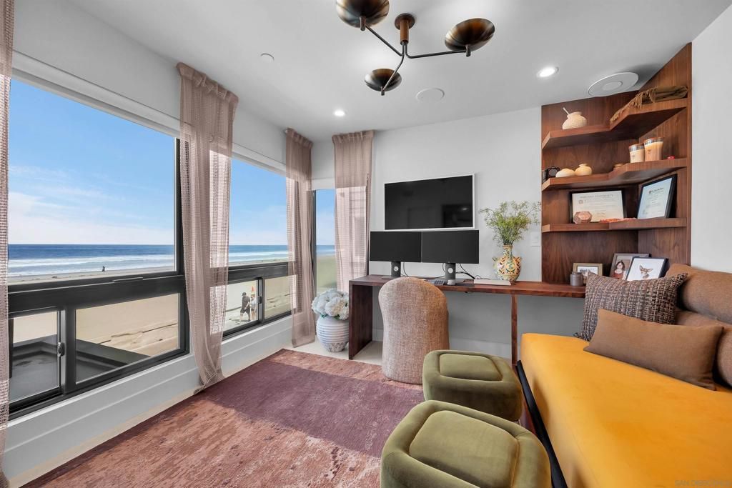 Image 14 of property listing at 3865 Ocean Front Walk, San Diego, CA 92109