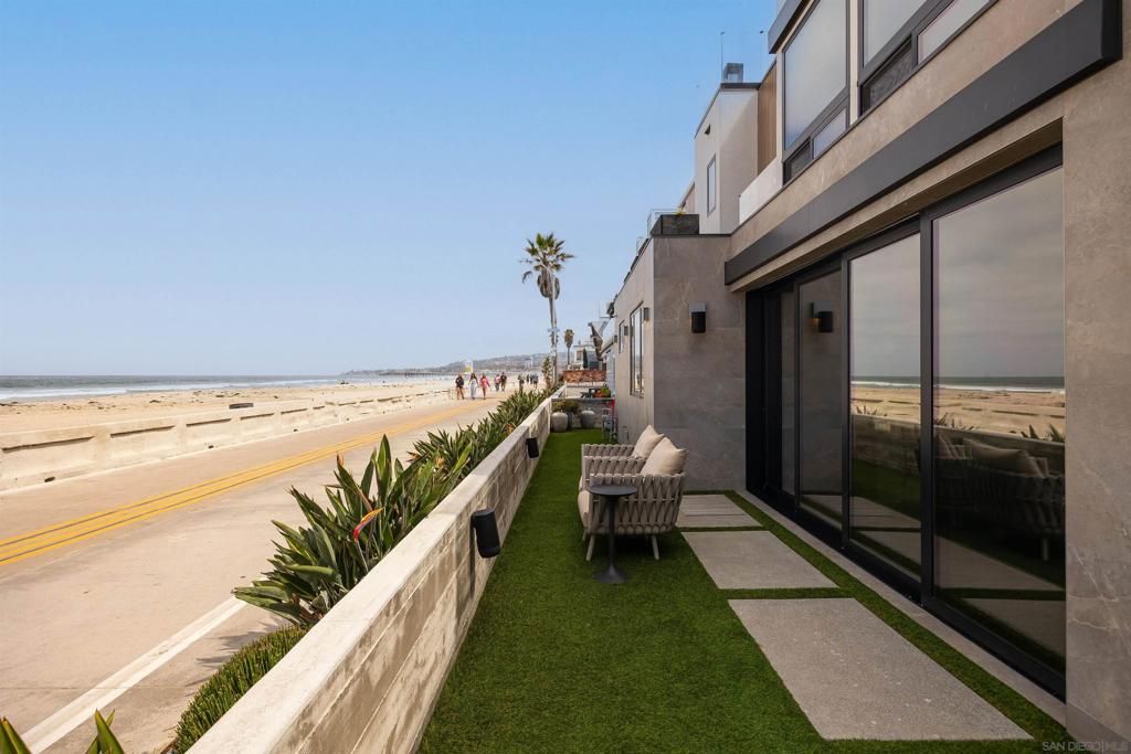 Image 22 of property listing at 3865 Ocean Front Walk, San Diego, CA 92109
