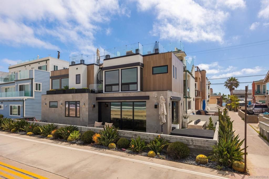 Image 23 of property listing at 3865 Ocean Front Walk, San Diego, CA 92109