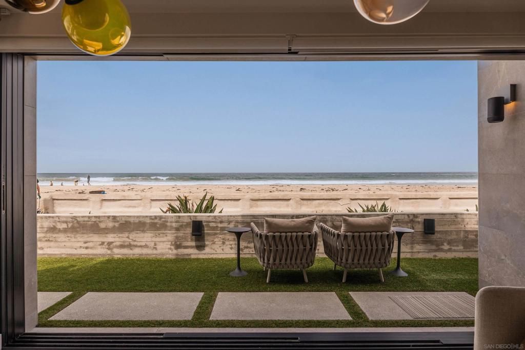 Image 24 of property listing at 3865 Ocean Front Walk, San Diego, CA 92109