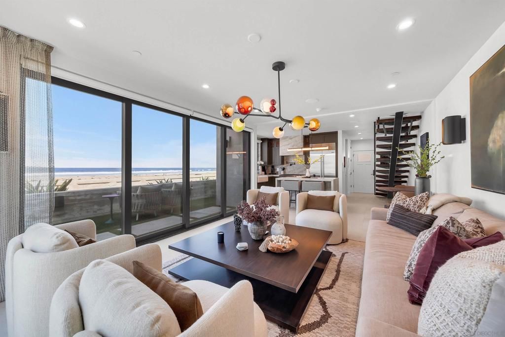 Image 3 of property listing at 3865 Ocean Front Walk, San Diego, CA 92109