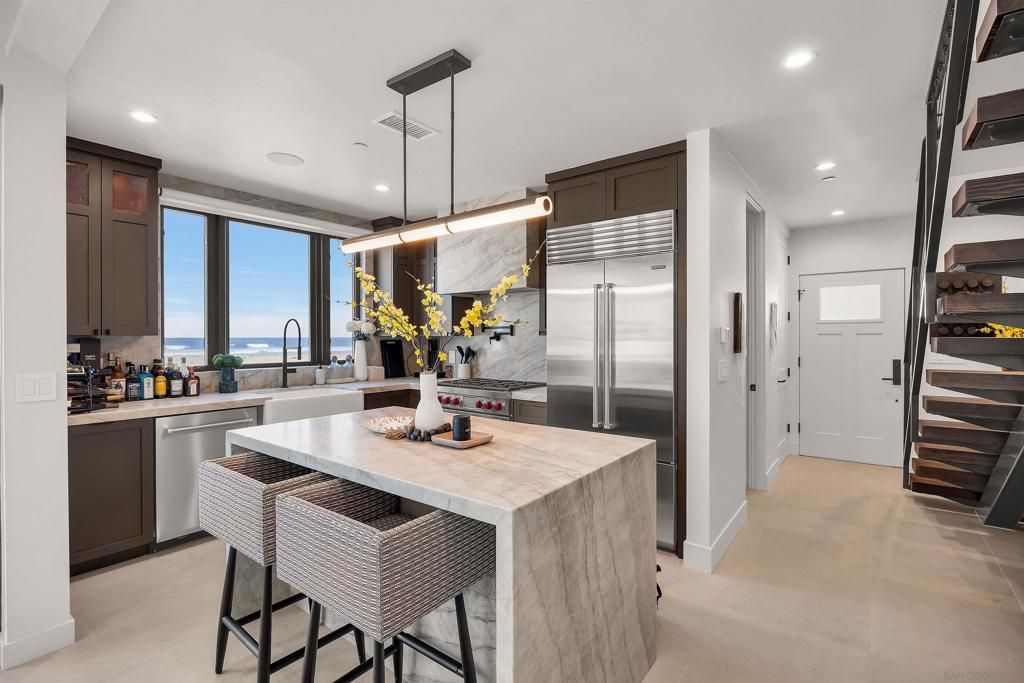 Image 4 of property listing at 3865 Ocean Front Walk, San Diego, CA 92109