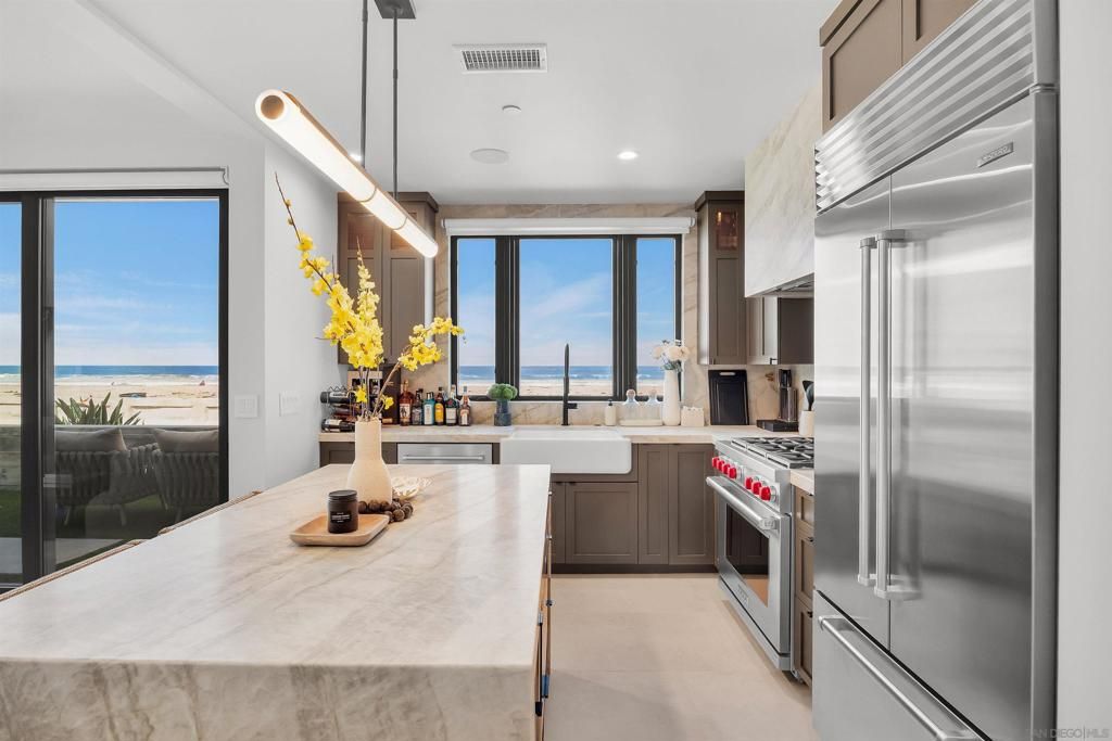 Image 5 of property listing at 3865 Ocean Front Walk, San Diego, CA 92109