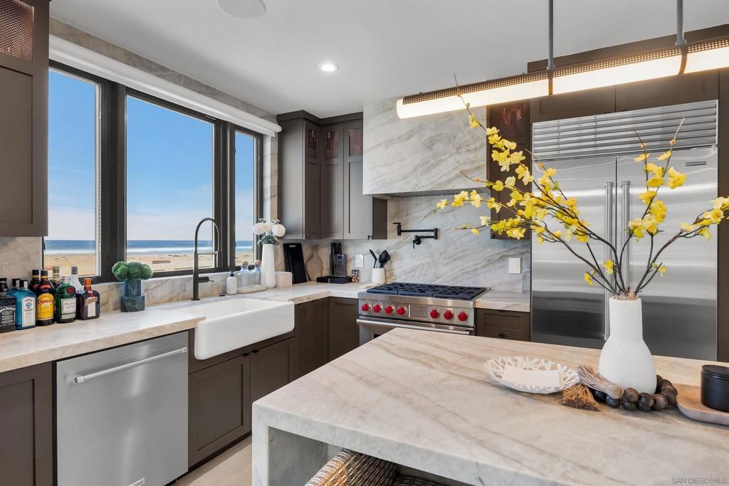 Image 6 of property listing at 3865 Ocean Front Walk, San Diego, CA 92109