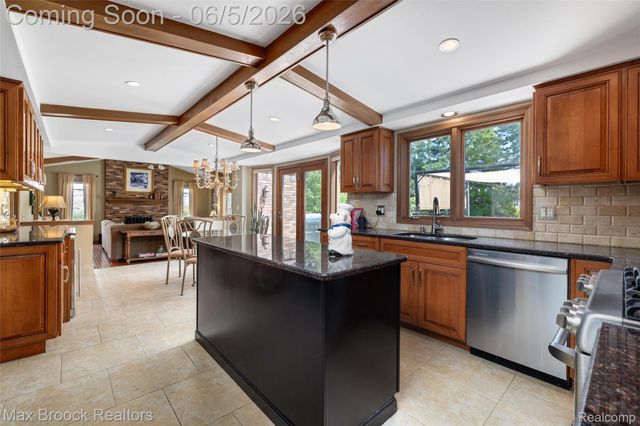 2773 Winter Park Road, Rochester Hills, MI 48309
